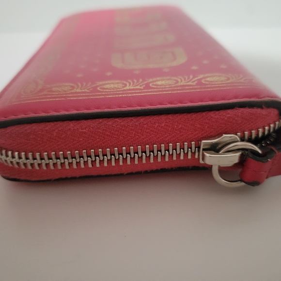 GUCCI- Guccy + Sega collab continental zip around beautiful bright pink wallet. - Picture 15 of 16